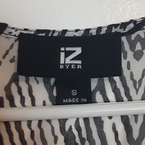 Sheer IZ Byer top - Picture 3 of 4